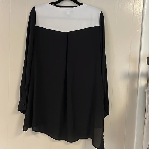 Lane Bryant Black/ white High Low Top             Sz 14/16 - Picture 5 of 8